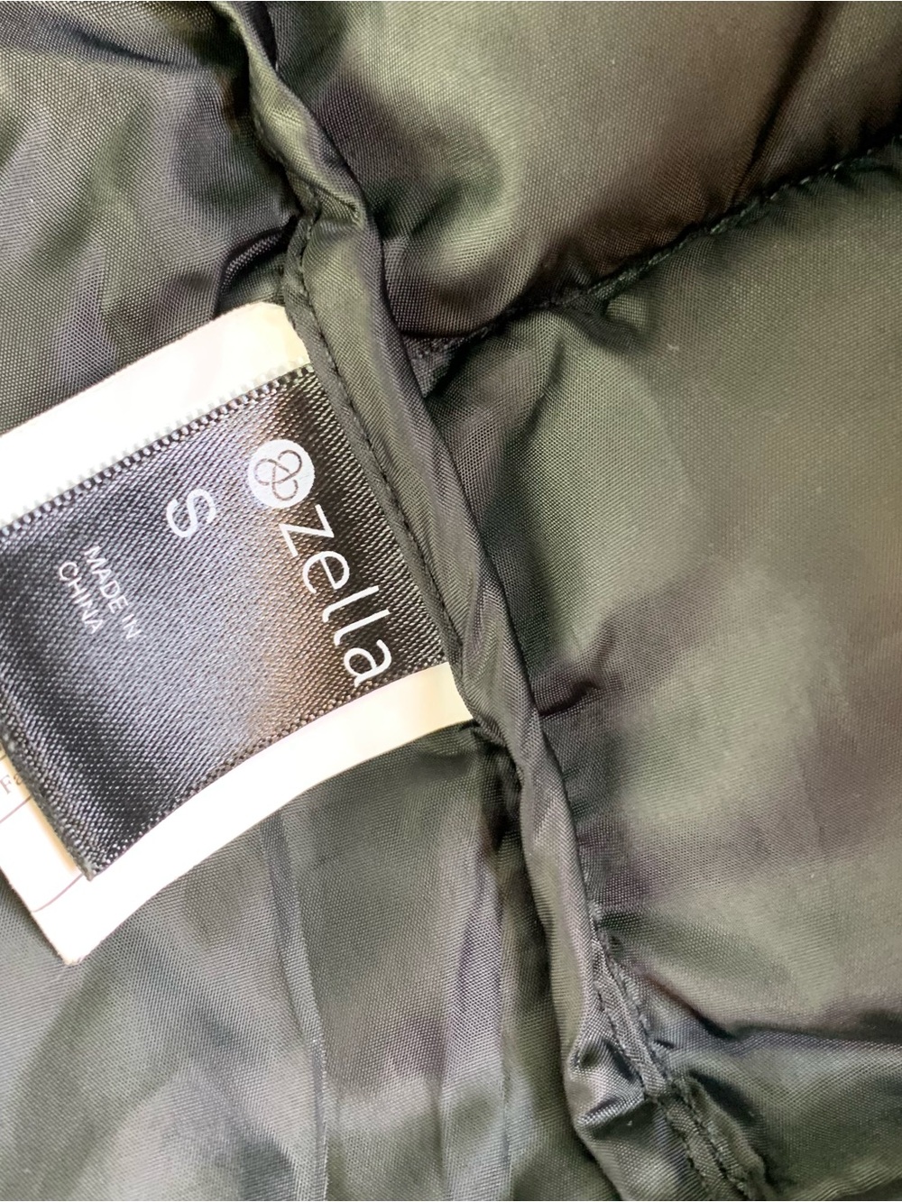 Zella women S long hooded puffer vest in black full zip quilted water resistant - Picture 12 of 16